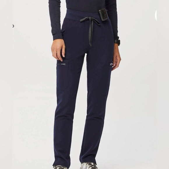 Figs Pants - Figs Women’s Yola Scrub Pant in Navy Size Medium